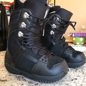 Burton Black Snowboarding Boots (Mens 8/Womens 9)